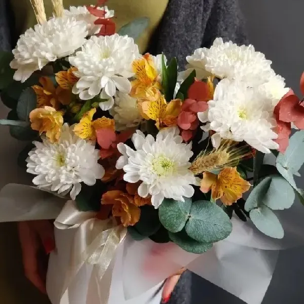Осенняя композиция: хризантемы, альстромерия, эвкалипт Б70